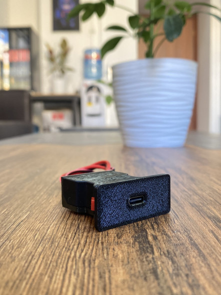 Блок зарядки USB-C 65W для BMW E36 в Туле